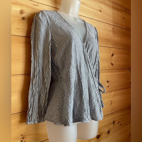 Old Navy striped peplum wrap top - Picture 2 of 6